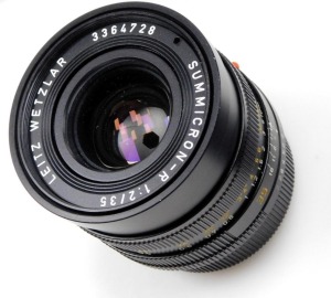 A Leitz Leica R5 camera, boxed with instructions, together with an Ever Ready case, Elmarit-R 1:2, 8/135mm lens, Summicron-R 1:2/35mm lens, filters, all boxed. - 4
