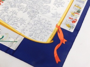 A Hermes Neige d'Antan silk scarf, designed by Caty Latham 85cm x 85cm. - 2