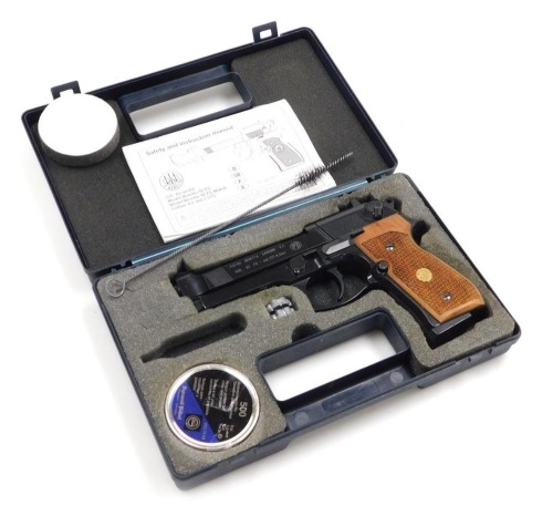 A Beretta CO&sup2; air pistol, calibre 4.5mm. (.177), cased with instructions.