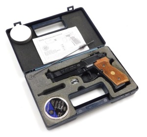 A Beretta CO&sup2; air pistol, calibre 4.5mm. (.177), cased with instructions.