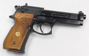 A Beretta CO&sup2; air pistol, calibre 4.5mm. (.177), cased with instructions. - 4