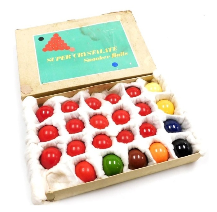 A set of Super Crystalate snooker balls, boxed.