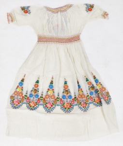 A mid century Hungarian wedding dress, embroidered with flowers, in a box, with provenance to base. - 3
