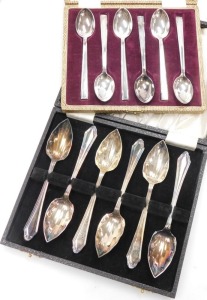 Silver plated and stainless steel flatware, including grapefruit spoons, coffee spoons with bean terminals, teaspoons and cake forks, all boxed, together with a quartz mantel clock. (a quantity) - 3