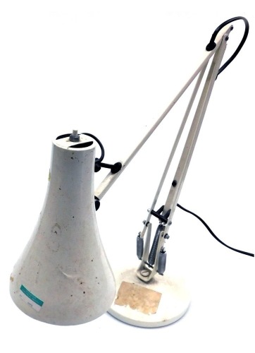 A white Anglepoise table or desk lamp, model 90. Buyer Note: WARNING! This lot contains untested or unsafe electrical items. It is supplied for scrap or reconditioning only. TRADE ONLY