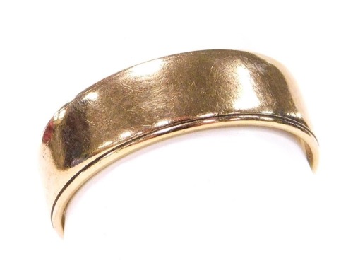 A 9ct gold plain wedding band, size N, 3.1g.