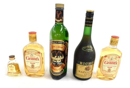A 75cl bottle of Glenfiddich Pure Malt Scotch whisky, two 50cl bottles of William Grant's Finest Scotch whisky, miniature bottle of Bell's Old Scotch whisky, and a bottle of Richot VSOP Napoleon brandy. (5)