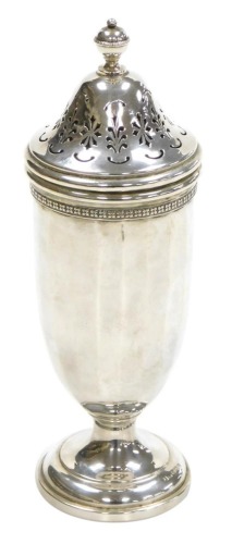 A George V silver sugar sifter, of fluted form, with a pierced lid, Birmingham 1930, 5.31oz,