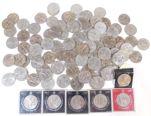 Queen Elizabeth II Silver Jubilee commemorative crowns, some cased. (a quantity)
