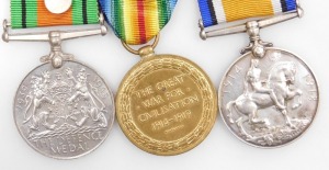 WWI and WWII associated medal groups, comprising 1914-18 British War medal and Victory medal, inscribed to 4468 Pte. J Willoughby, Lincolnshire Rgt., and WWII Defence medal, inscribed to 4468 Pte. J Willoughby, Lincolnshire Rgt., with miniature group, (so - 3