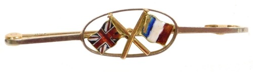A WWI Allies crossed flags enamel brooch, with British Union and French flags, yellow metal with enamel stamped 15ct, and 9ct to the hinged pin, 2.7g all in.