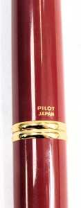 A Pilot retractable fountain pen, in burgundy casing, with 18ct nib. - 3