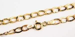 A flattened curb neck chain, yellow metal stamped Italy 9kt, 50cm long, 3.2g. - 2