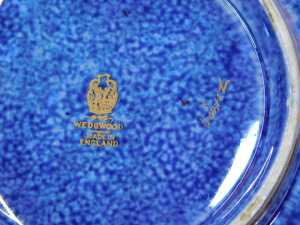 A Wedgwood dragon lustre bowl, on a blue ground decorated with dragons, with a pale blue centre, stamped Wedgwood, 21cm diameter. - 3