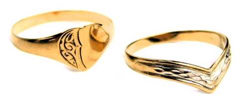 Two 9ct gold dress rings, comprising a 9ct gold wishbone ring, of bicolour design, and a yellow metal heart shaped signet ring, stamped 9ct, ring size M&frac12; and P, 2.2g all in.