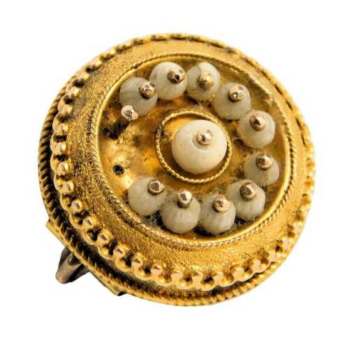 A Victorian memorial brooch, of circular design with twist outer border set with clear beads, on single pin back, 2cm wide, 3g. (AF)