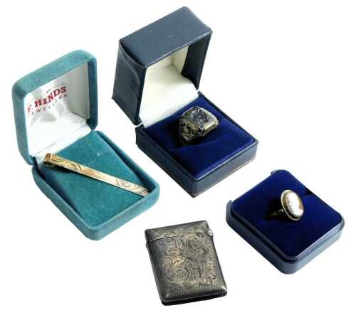 Silver and other jewellery, comprising silver and cameo dress ring, silver match case, silver tie clip, and a white metal dress ring. (4)
