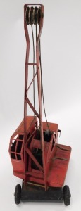 A vintage Tri-ang tinplate Jones KL44 toy crane. - 4