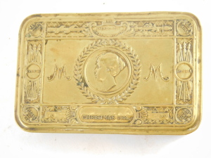 A WWI Princess Mary brass Christmas tin, Christmas 1914. - 2