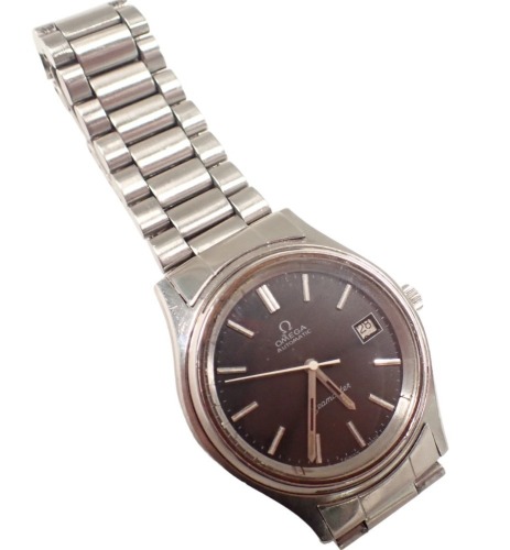 An Omega Seamaster automatic gent's wristwatch, in stainless steel casing and strap, the lugs stamped 676, the dial 3cm diameter, boxed.