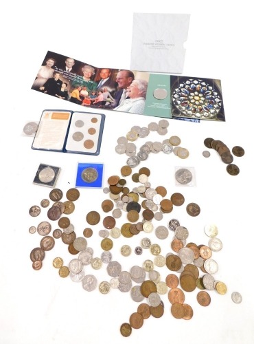 Pre-decimal and decimal coinage, comprising pennies, half pennies, collectors crowns, fifty pence pieces and two pound coins, one pound coins, a 2007 diamond wedding crown pack, etc. (1 tray)