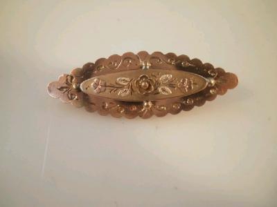 A Victorian two colour bloomed gold brooch