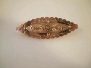 A Victorian two colour bloomed gold brooch