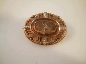 A Victorian gold oval brooch