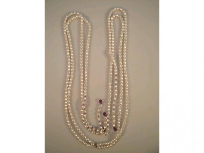 A freshwater pearl soutoire with amethyst bead terminals