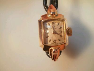 A lady's Omega gold cased wristwatch