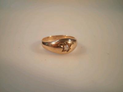 A man's bombe shaped signet ring set with a single diamond of 0.05ct approx