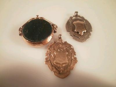 An agate faced swivel fob