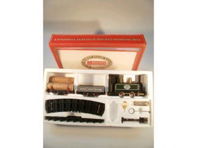 A Mamod steam railway train set comprising of engine