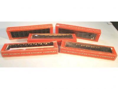 Five Mamod boxes of railway track