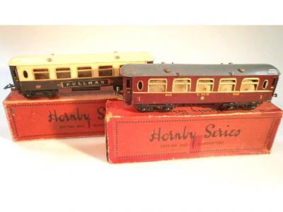 Two Hornby Trains No.2 Pullman coaches (one a/f) in boxes