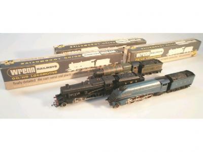 A Wrenn Railways 00 gauge boxed locomotive W2225 2-8-0 freight LMS livery locomotive