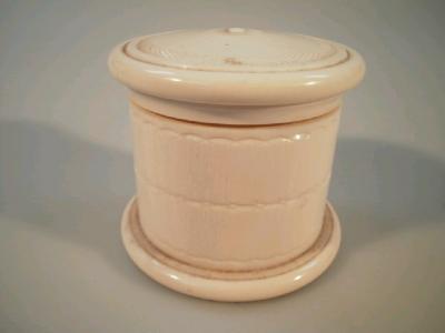 An early 20thC ivory circular box and cover with simple engraved decoration