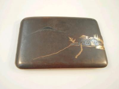 An early 20thC cigarette case in the Komai style