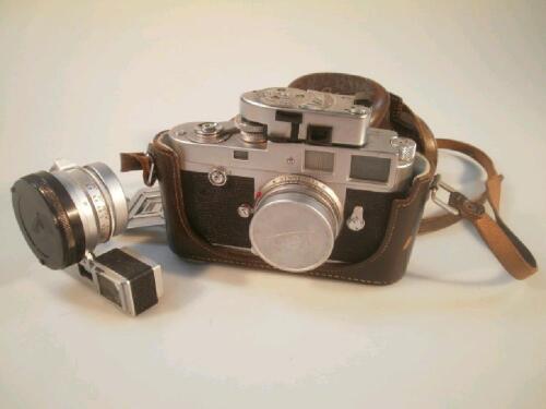 A Leica M2 35mm SLR camera serial no 947410