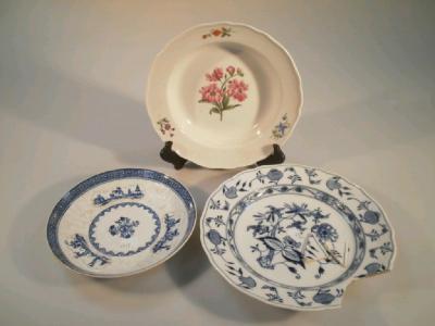 A Meissen factory second dish