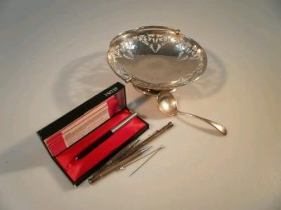 A George V silver pierced cake stand