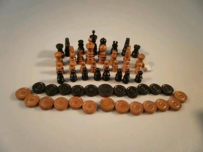A early 20thC turned wood chess set a/f and draughts counters