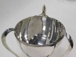 An Edward VII silver Art Nouveau Champagne bucket, by H Wilkinson & Co, on stylised three... - 3