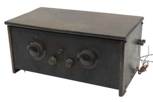 A mid 20thC oak cased Cossor Empire Melody Maker model 234 valve radio, with hinged lid, 20cm...