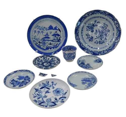 Various 18thC and other Chinese blue and white and other porcelain, a saucer with Kangxi style...