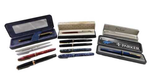 Various fountain pens, Parker and others, to include Vacumatic, in black with gilt trim and...