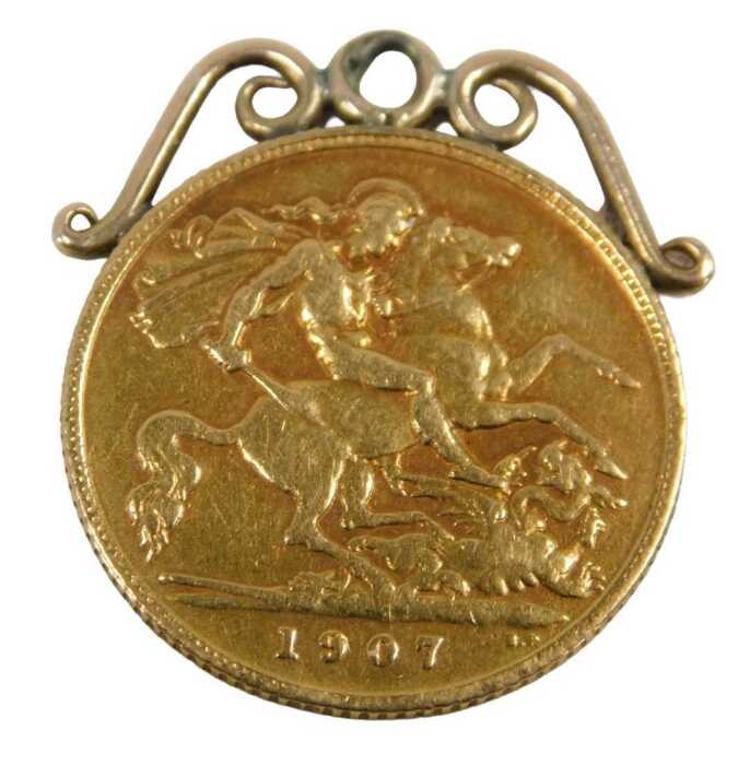 An Edward VII half gold sovereign pendant, dated 1907, with an unmarked pendant mount, 5.5g.