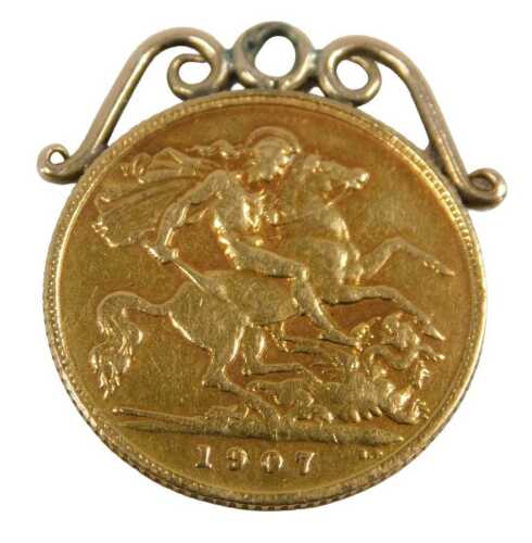 An Edward VII half gold sovereign pendant, dated 1907, with an unmarked pendant mount, 5.5g.