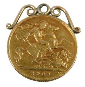 An Edward VII half gold sovereign pendant, dated 1907, with an unmarked pendant mount, 5.5g.