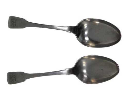 A pair of George IV silver tablespoons, fiddle pattern, crested, London 1821, 22cm long, 4.6oz. (2)